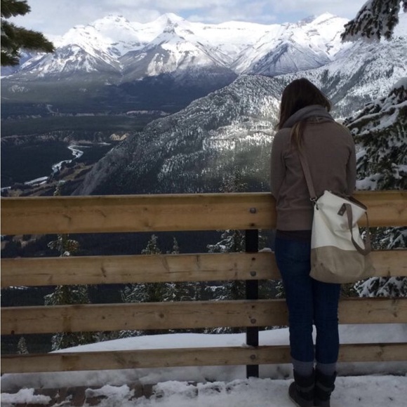 Meet your Posher, Denise - Picture 2 of 5